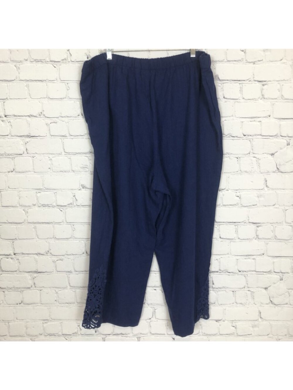 Susan Graver Pure Linen Blend Crop Pants Lace Inset Plus Size 2X Navy - Picture 4 of 7